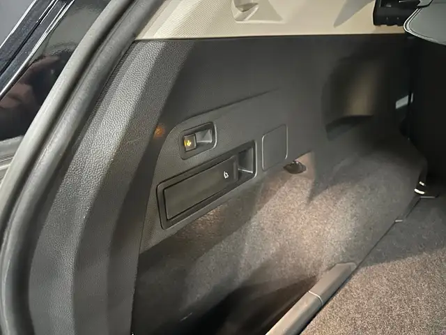 Volkswagen Tiguan Allspace view 28