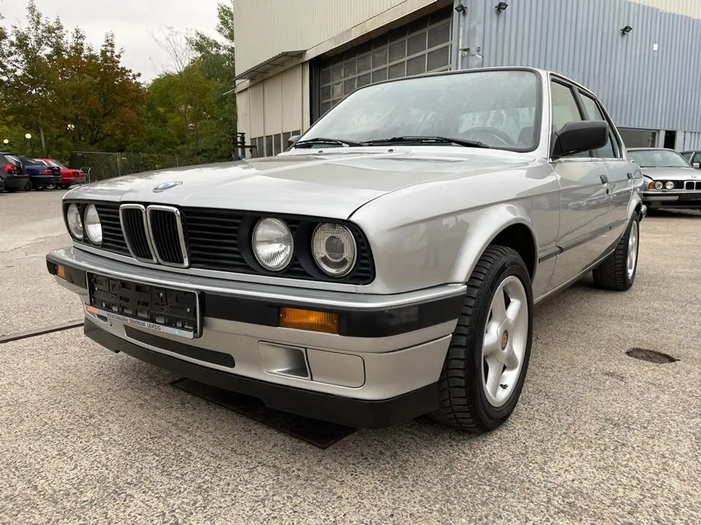 BMW 320 320i OLDTIMER Grau - 1