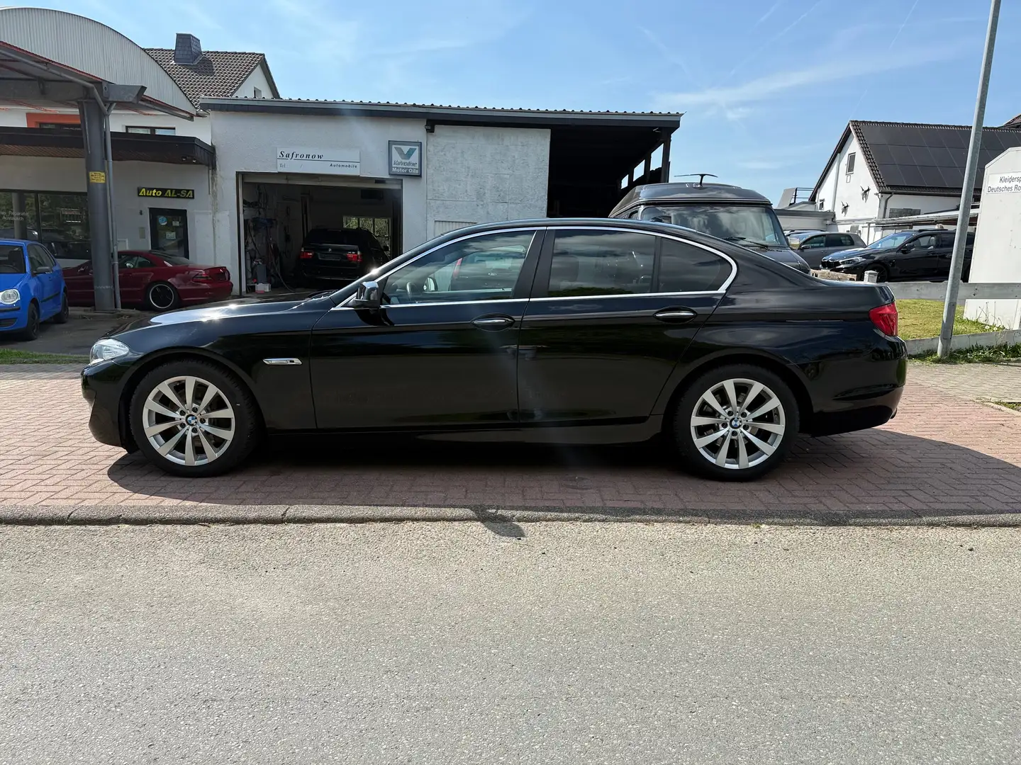 BMW 528 i Limosine Head-UP Xenon HU AU Neu Navigation Schwarz - 2