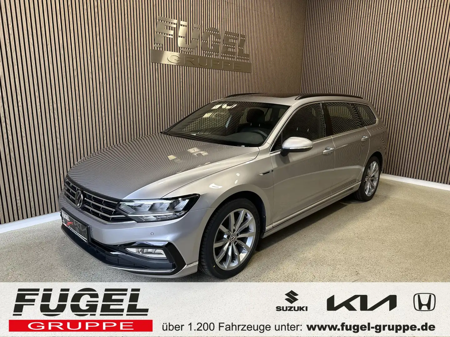 Volkswagen Passat Variant 1.5 TSI DSG R-Line Pano|AHK|Leder|Navi|SHZ|RFK Silber - 1