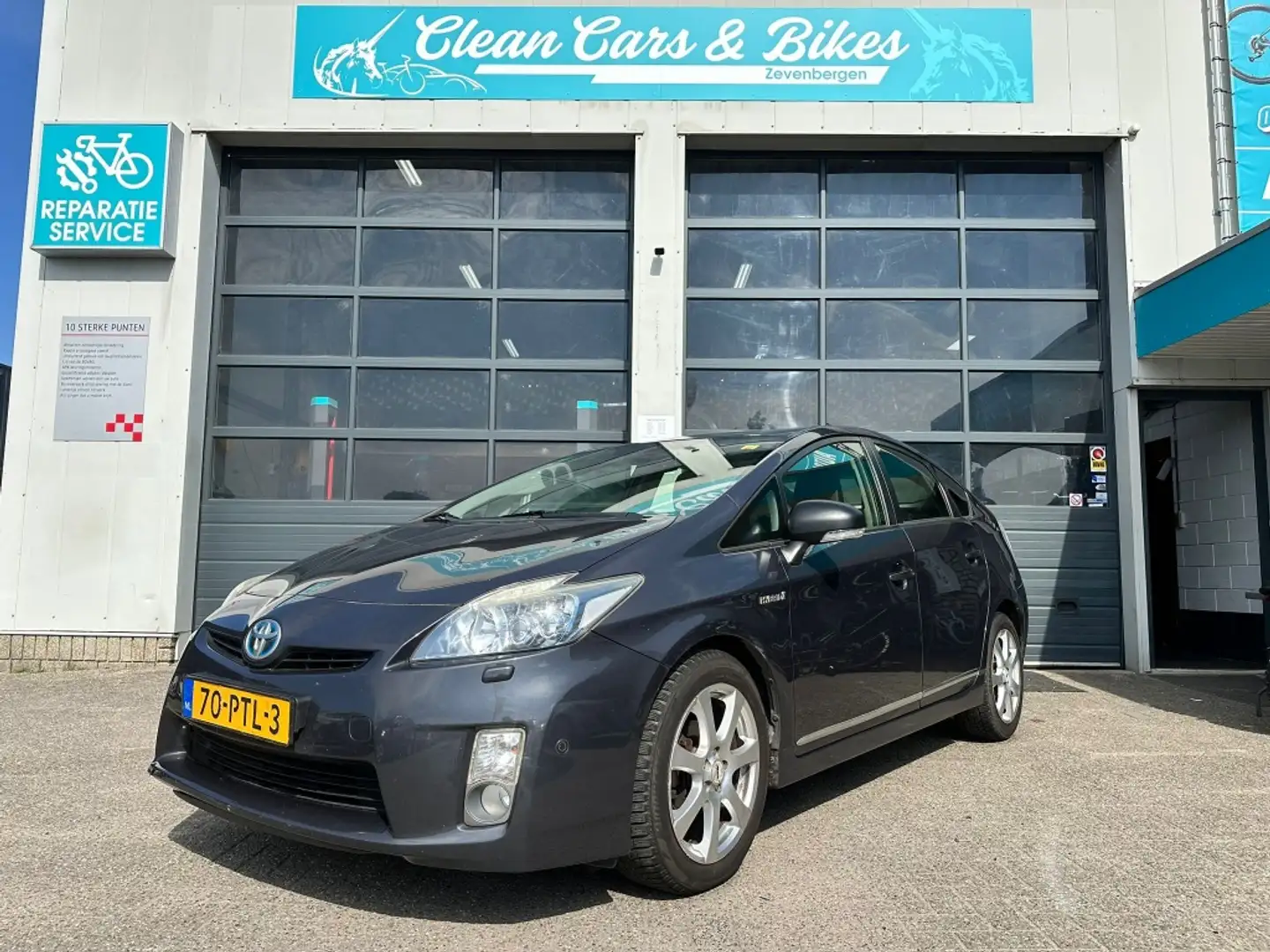 Toyota Prius 1.8 Dynamic Gris - 1