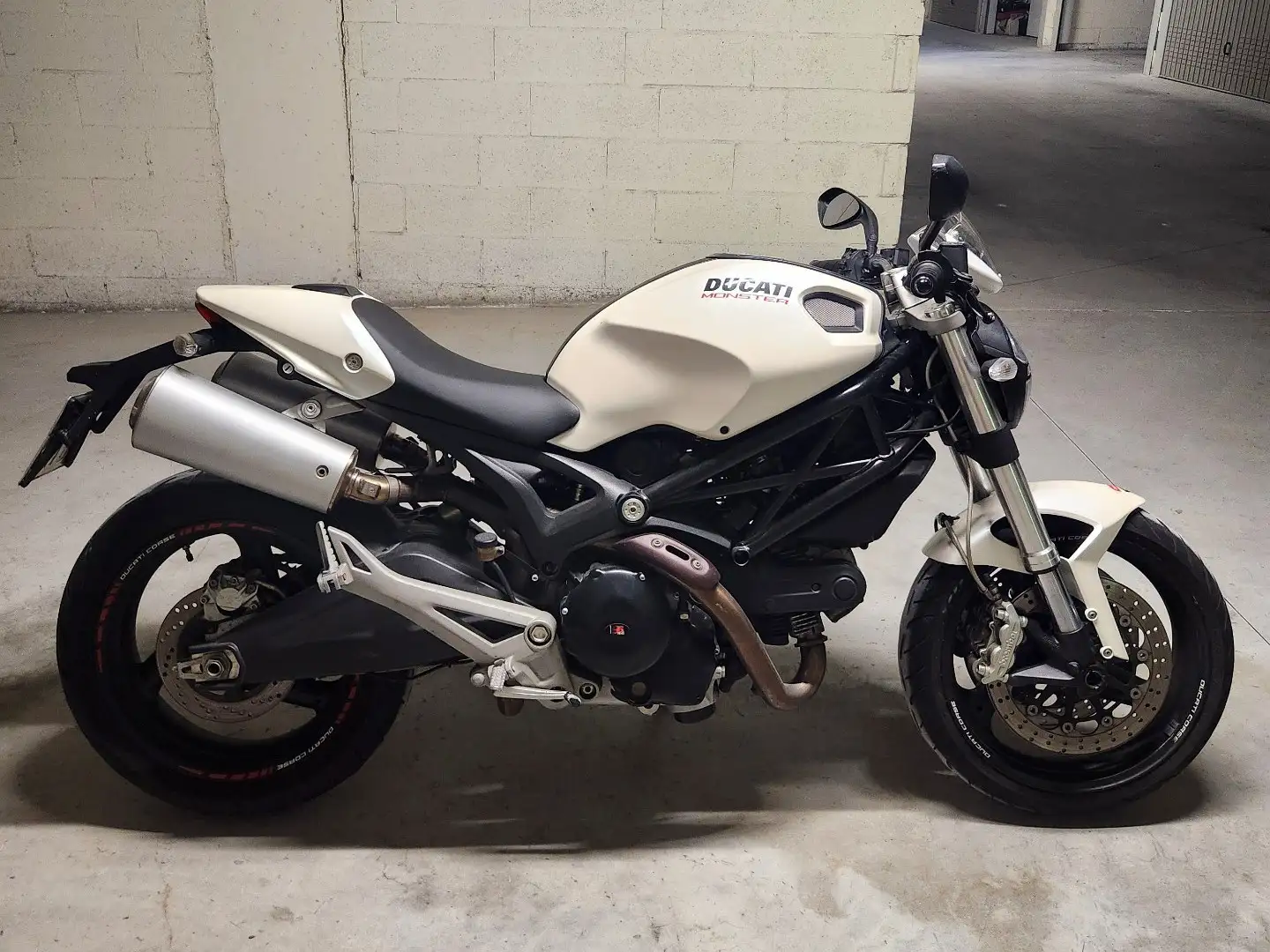 Ducati Monster 696 DEPO A2 Wit - 2