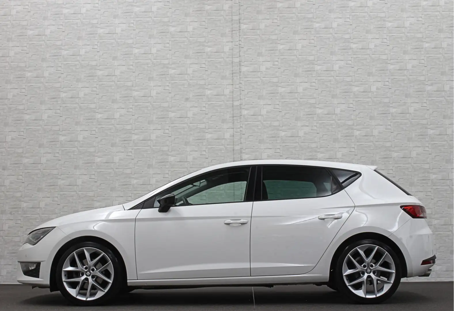 SEAT Leon 1.4 TSI FR | LED | 18'' | Nieuwe Distributieriem | Blanc - 2