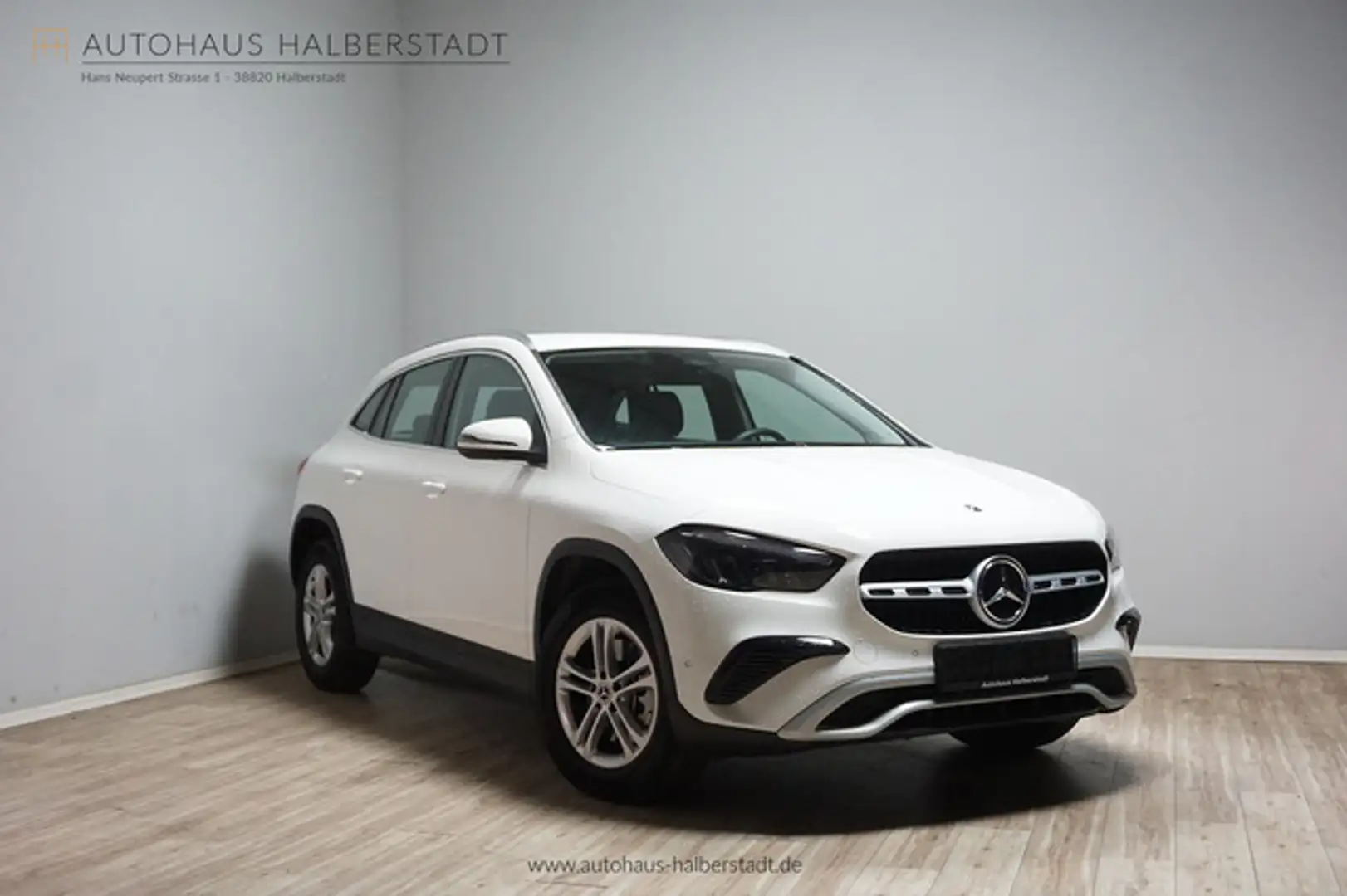 Mercedes-Benz GLA 220 4Matic Navi/AHK/LED/Kam+Park Weiß - 1