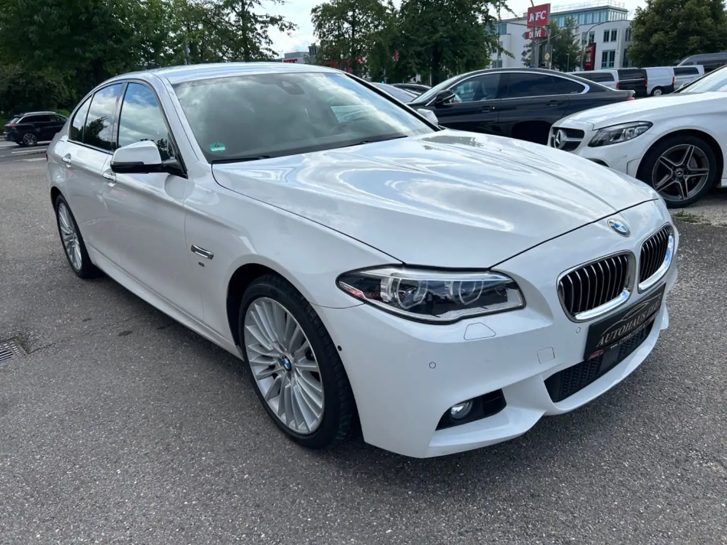BMW 535 d xDrive/M Sport/6WB/NAVI/LEDER/LED/HUD Bílá - 2