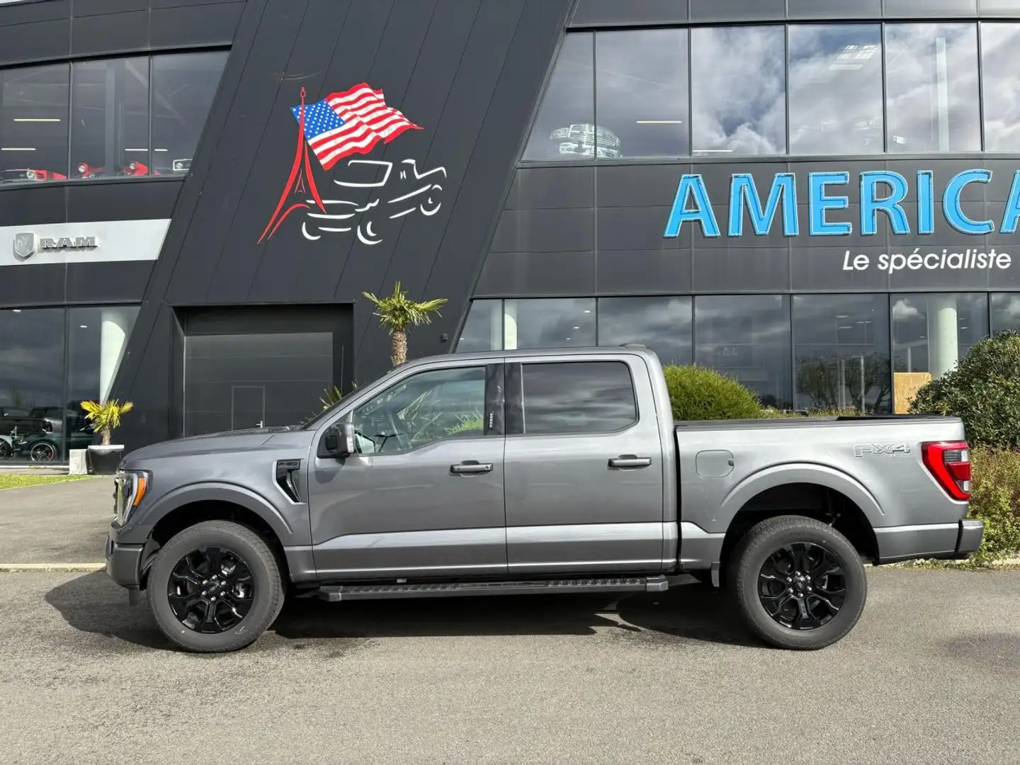 Ford F 150 Supercrew LARIAT Black Package V8 5.0L FLEXFUEL Gris - 2
