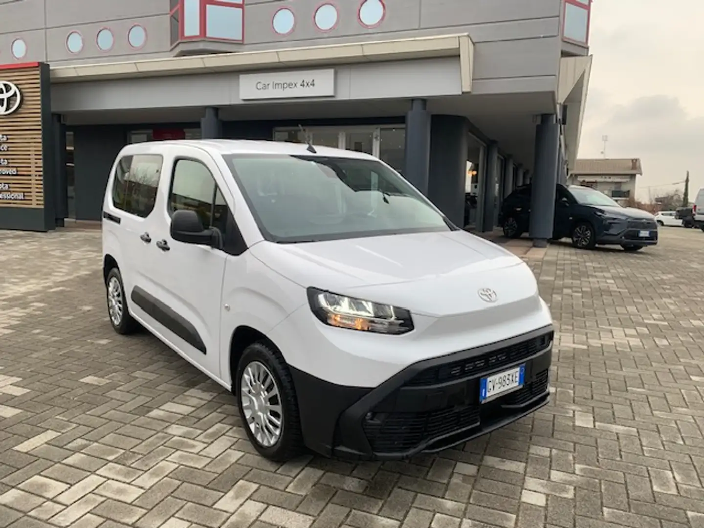 Toyota Proace City Verso 1.2 110CV MT Lounge Short Blanc - 1