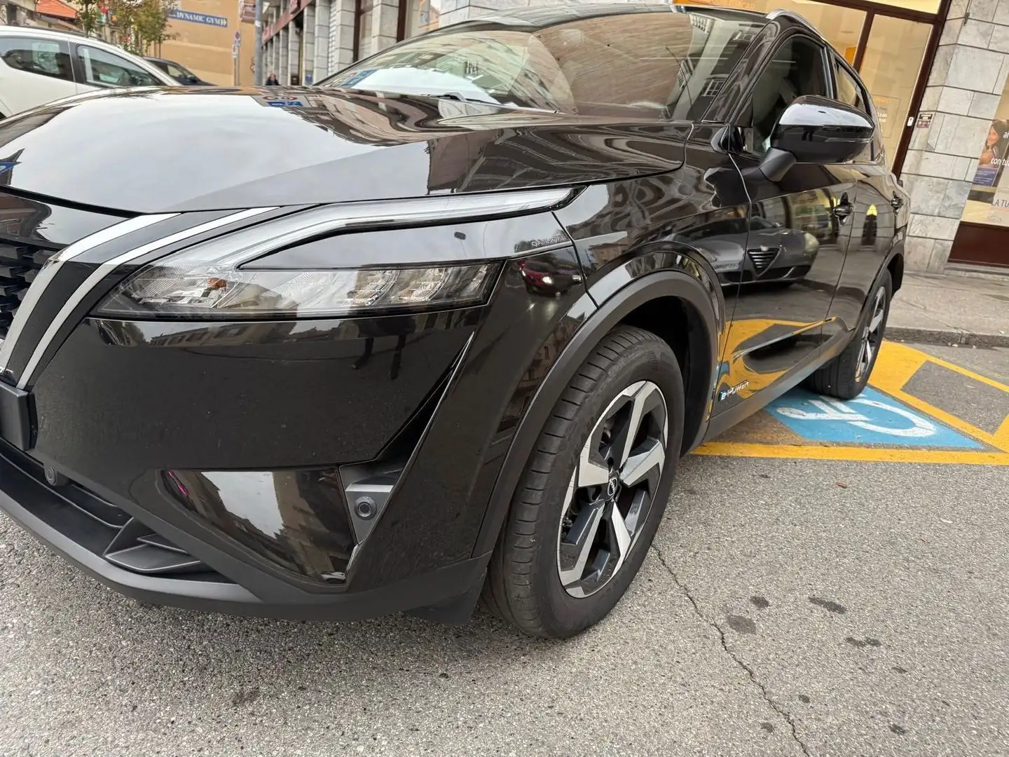 Nissan Qashqai N-Connecta 1.5 VC-T e-Power 190 HEV Zwart - 2