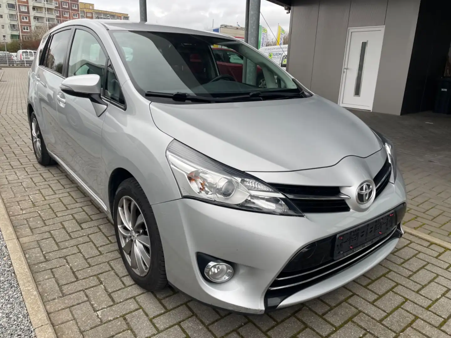 Toyota Verso Comfort Srebrny - 2