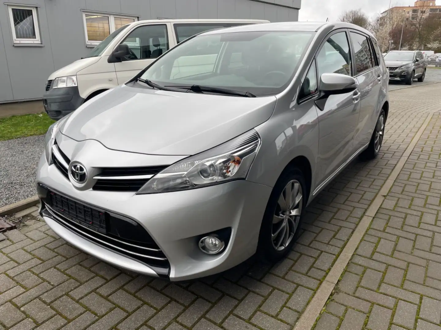 Toyota Verso Comfort Silber - 1