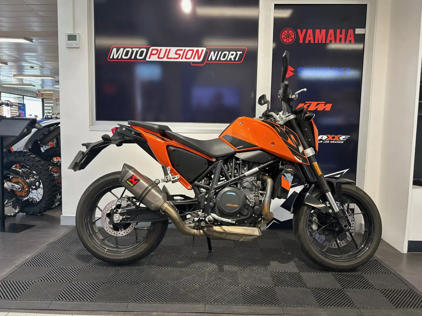KTM 690 Duke Orange - 2