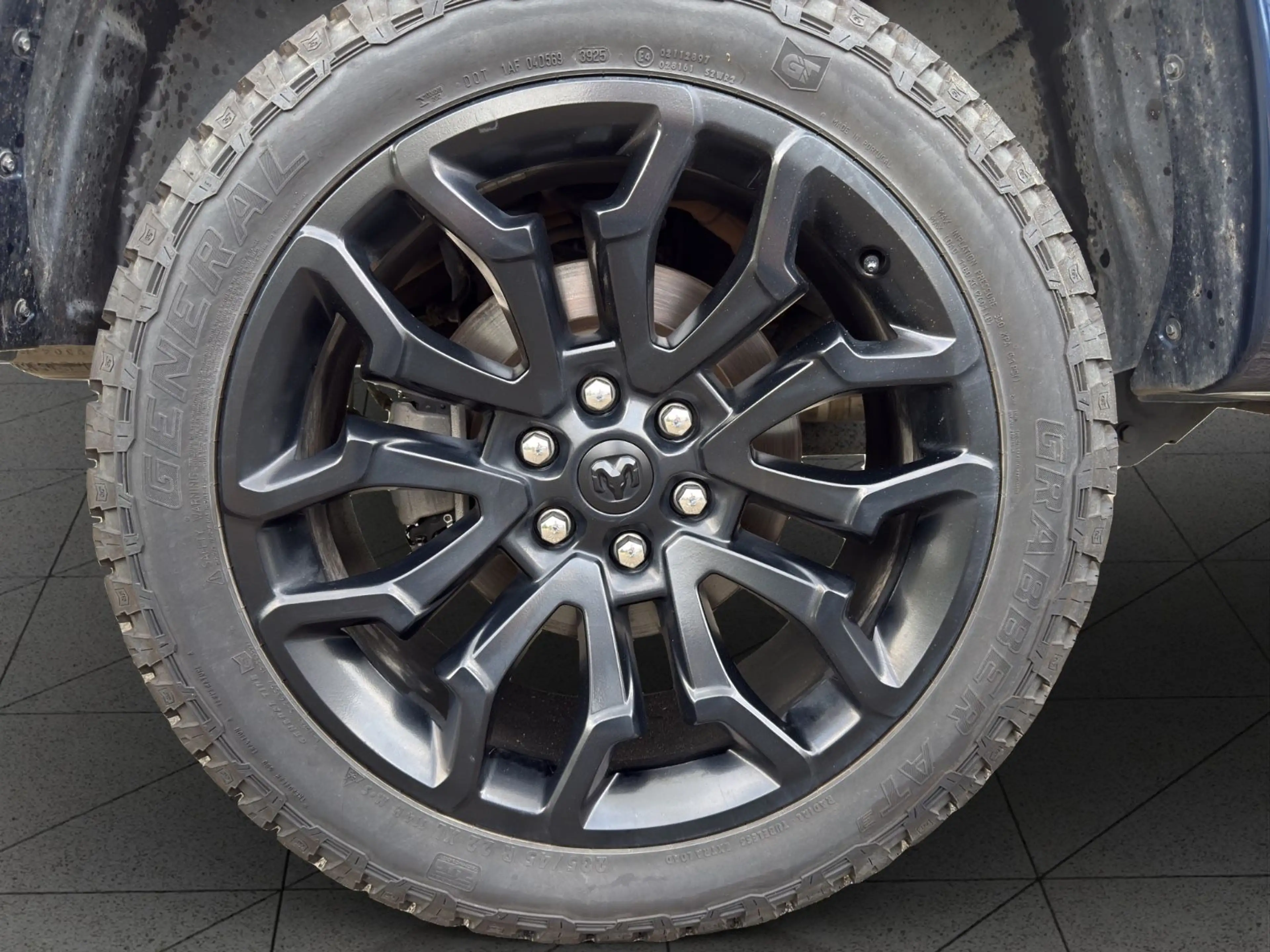 Dodge RAM 1500 Bighorn — photo 9