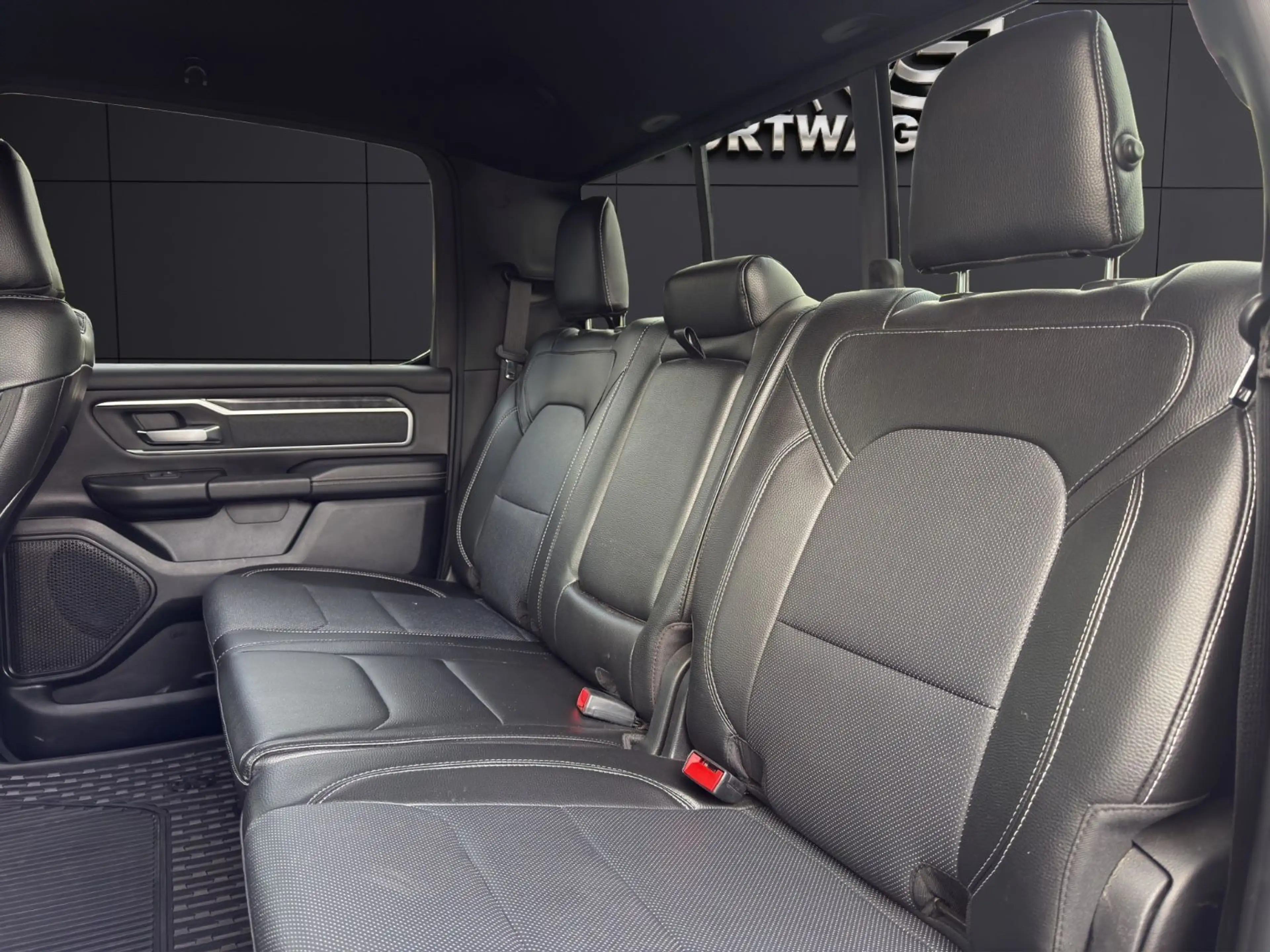 Dodge RAM 1500 Bighorn — photo 14