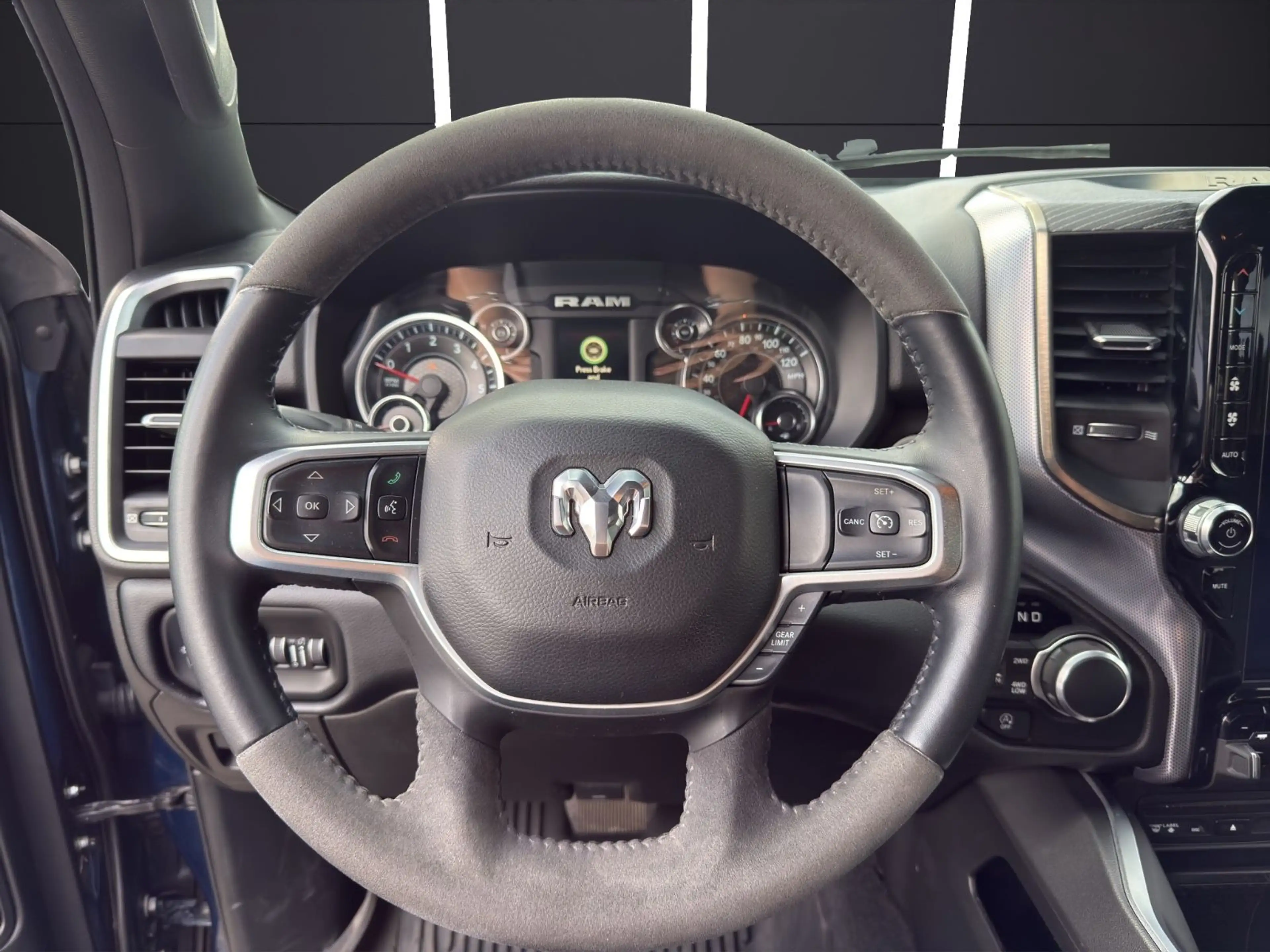 Dodge RAM 1500 Bighorn — photo 10
