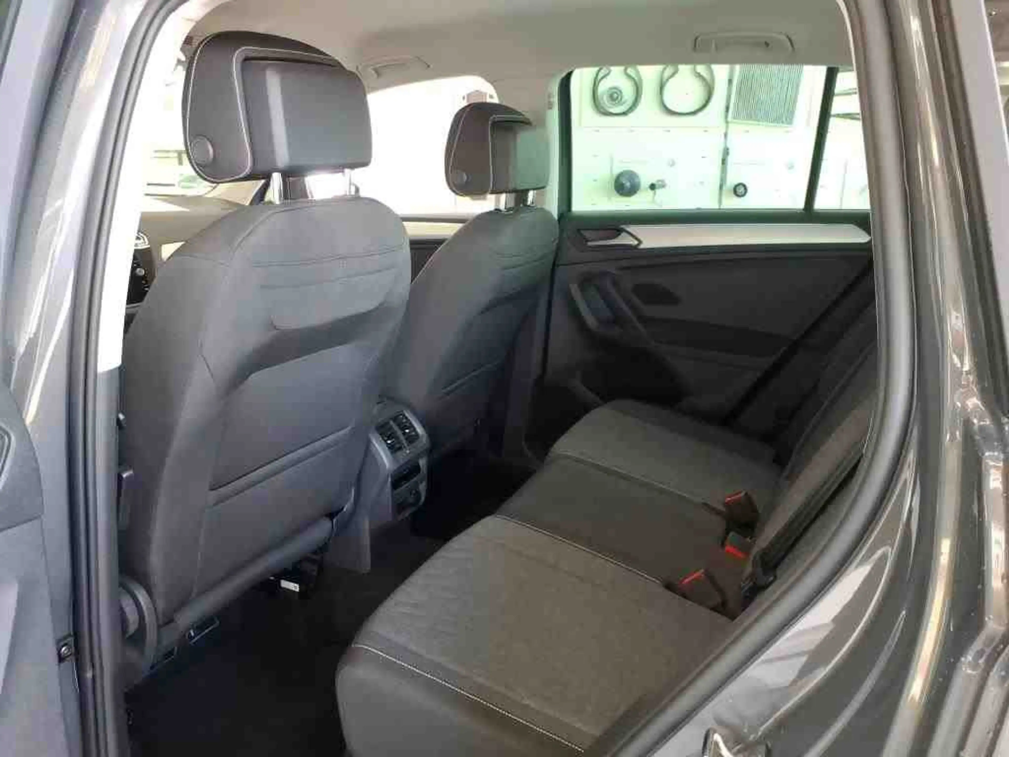 Volkswagen Tiguan 1.5 TSI DSG MOVE*LED*AHK*KAMERA*PDC*SHZ*N — photo 9