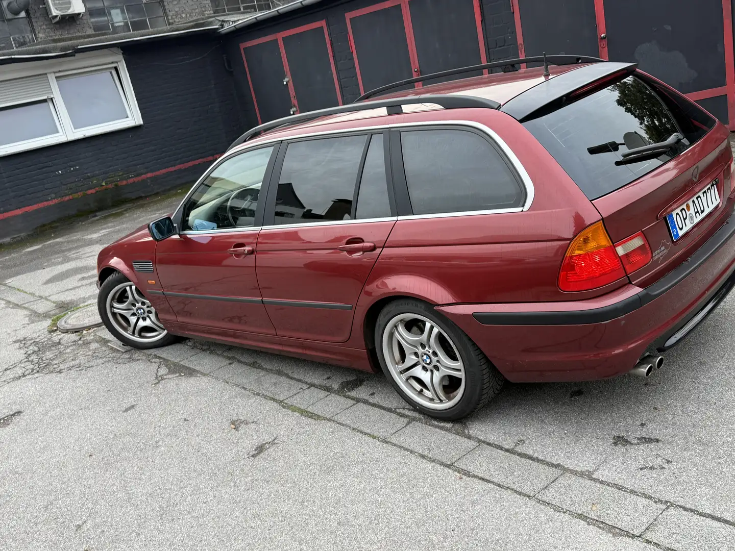 BMW 330 330xi touring Czerwony - 1