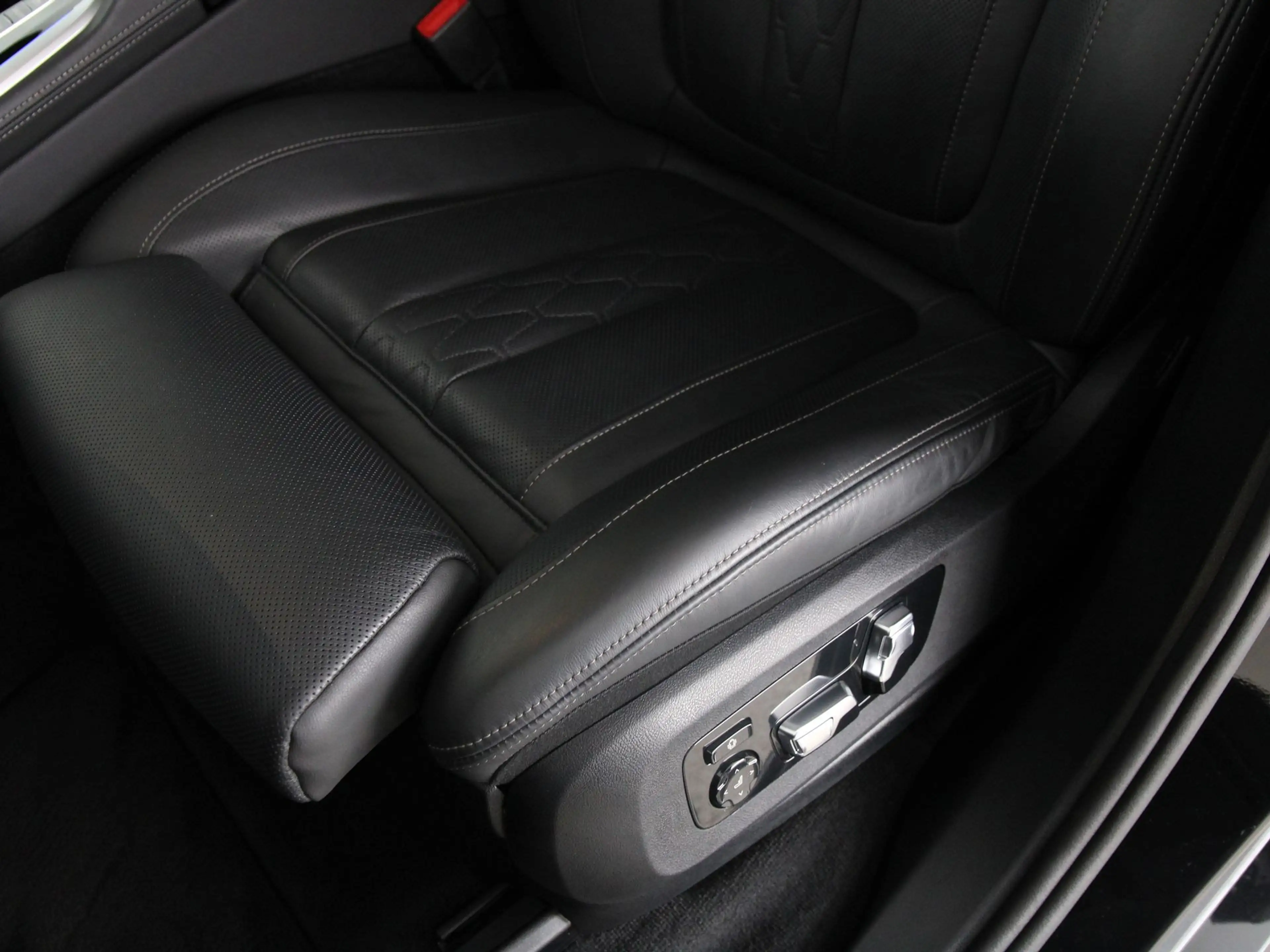 BMW X5 xDrive50e M-Sport SoH 100% — photo 15