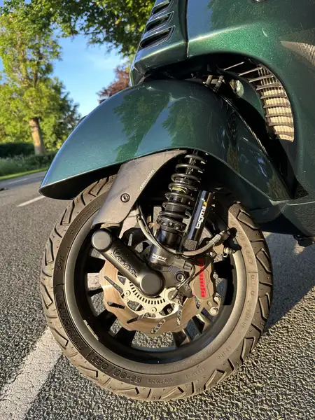 Vespa GTS Super Racing Sixties 300 - foto 6