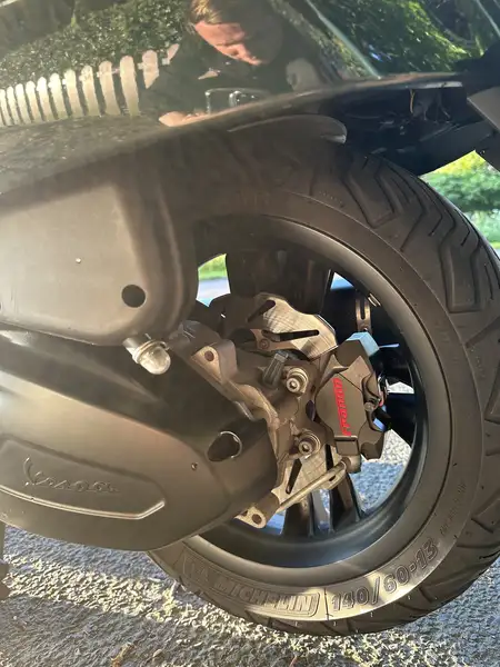 Vespa GTS Super Racing Sixties 300 - foto 7