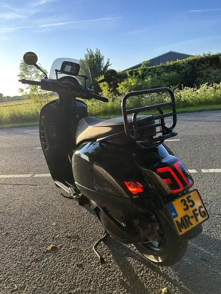 Vespa GTS Super Racing Sixties 300 - foto 4