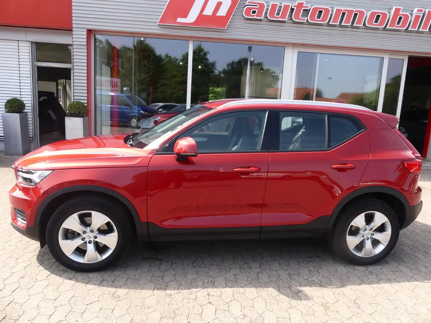Volvo XC40 Momentum*Kamera*virtual*h/k-Sound*Navi*LED Rot - 2