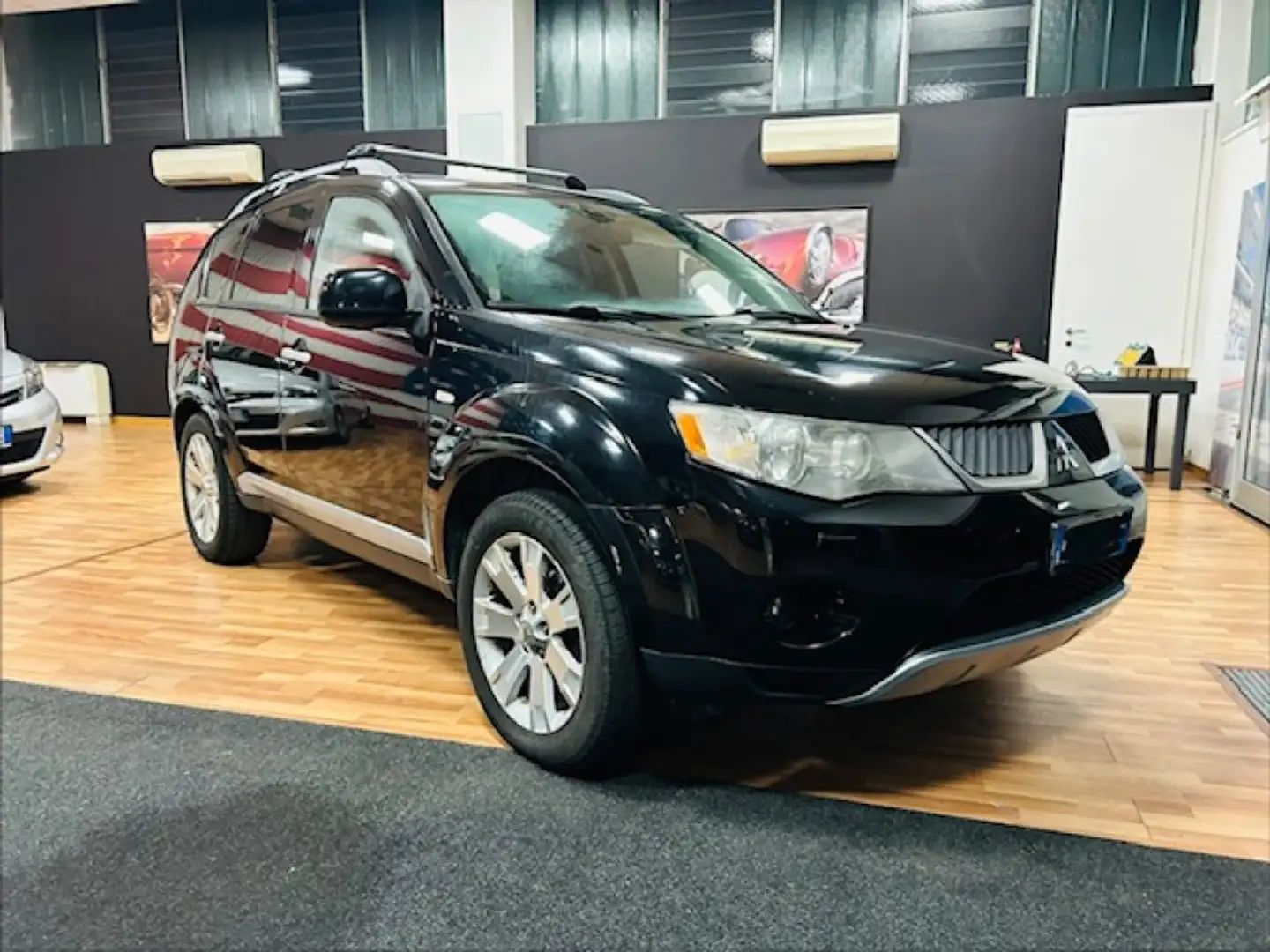 Mitsubishi Outlander 2.0 DI-D Instyle 7 p.ti DPF Noir - 2