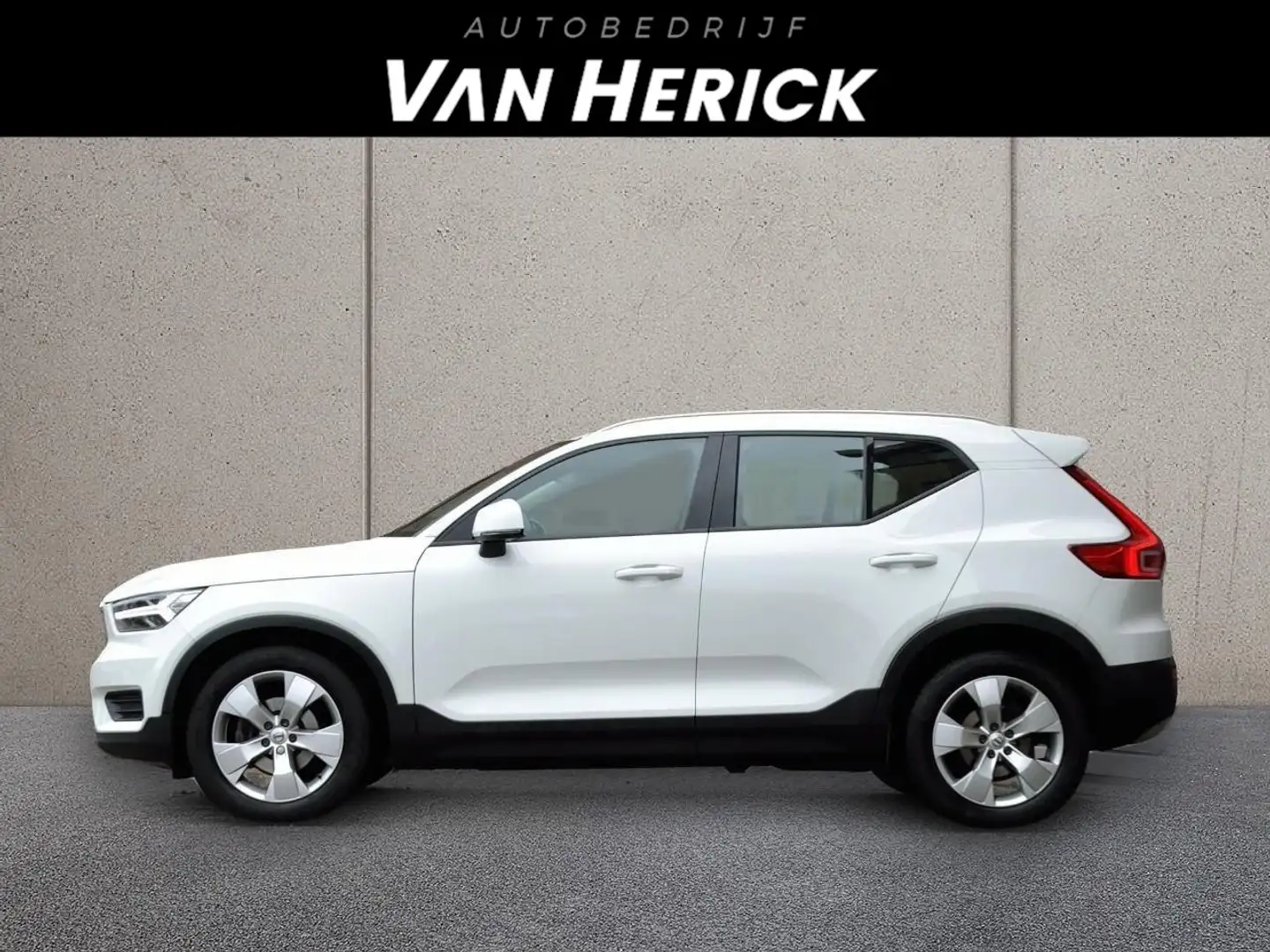 Volvo XC40 1.5 T3 Momentum Pro 163PK | Achteruitrijcamera | C Wit - 2