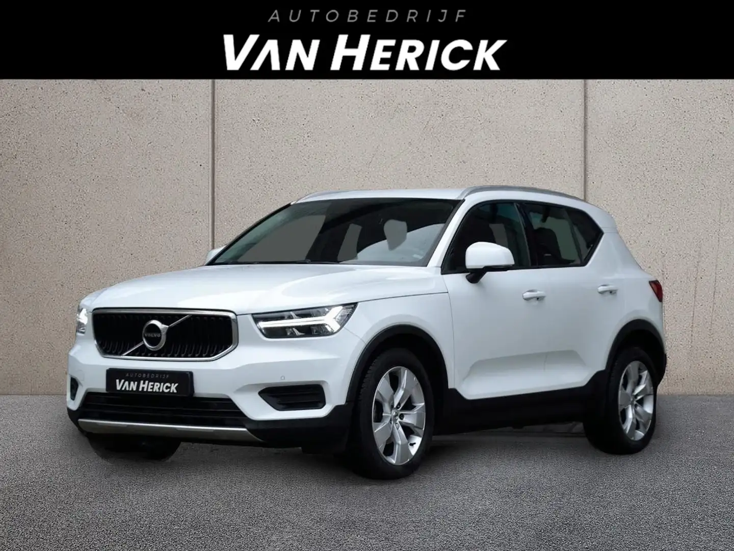 Volvo XC40 1.5 T3 Momentum Pro 163PK | Achteruitrijcamera | C Wit - 1