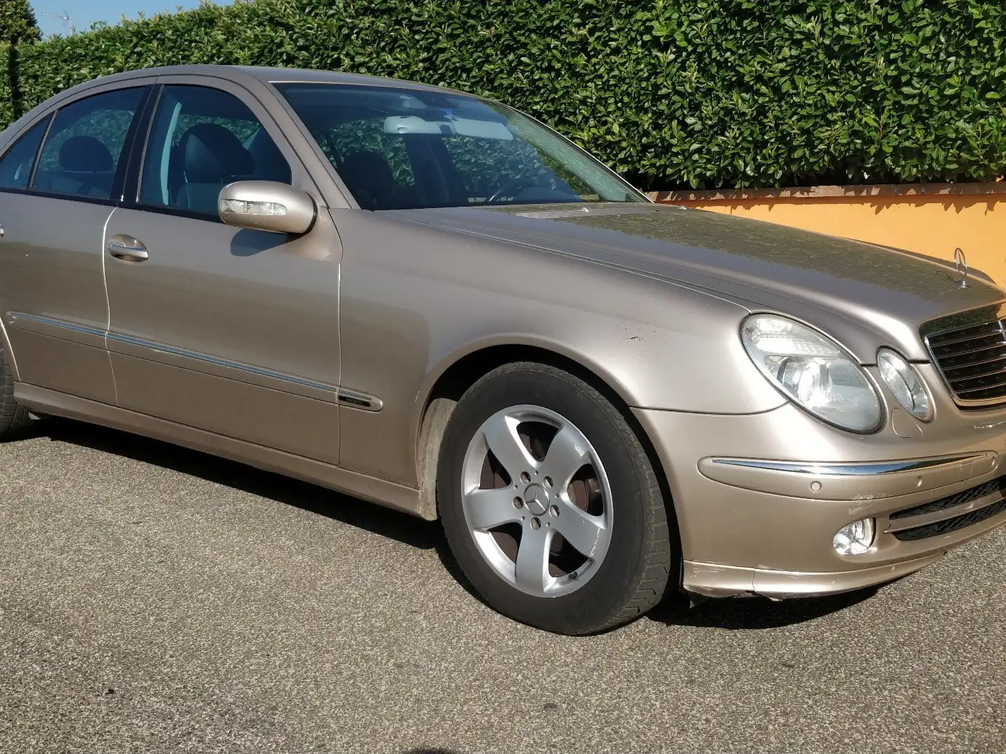 Mercedes-Benz E 320 CDI Avantgarde Auriu - 1