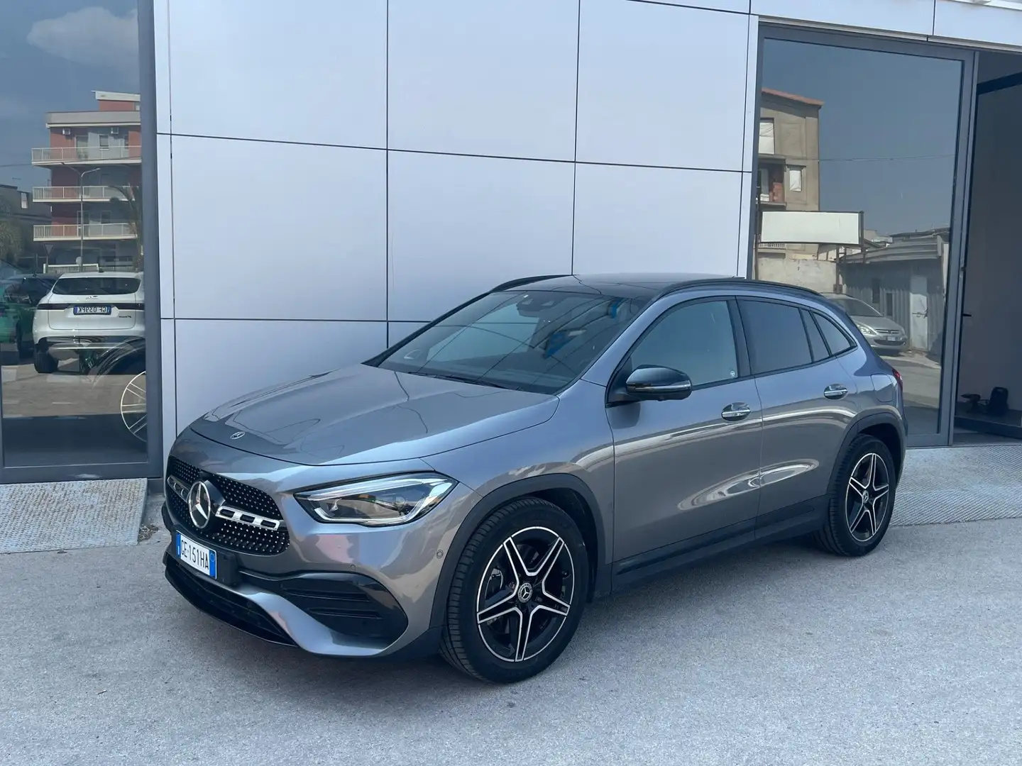 Mercedes-Benz GLA 250 Premium 4matic auto Šedá - 1