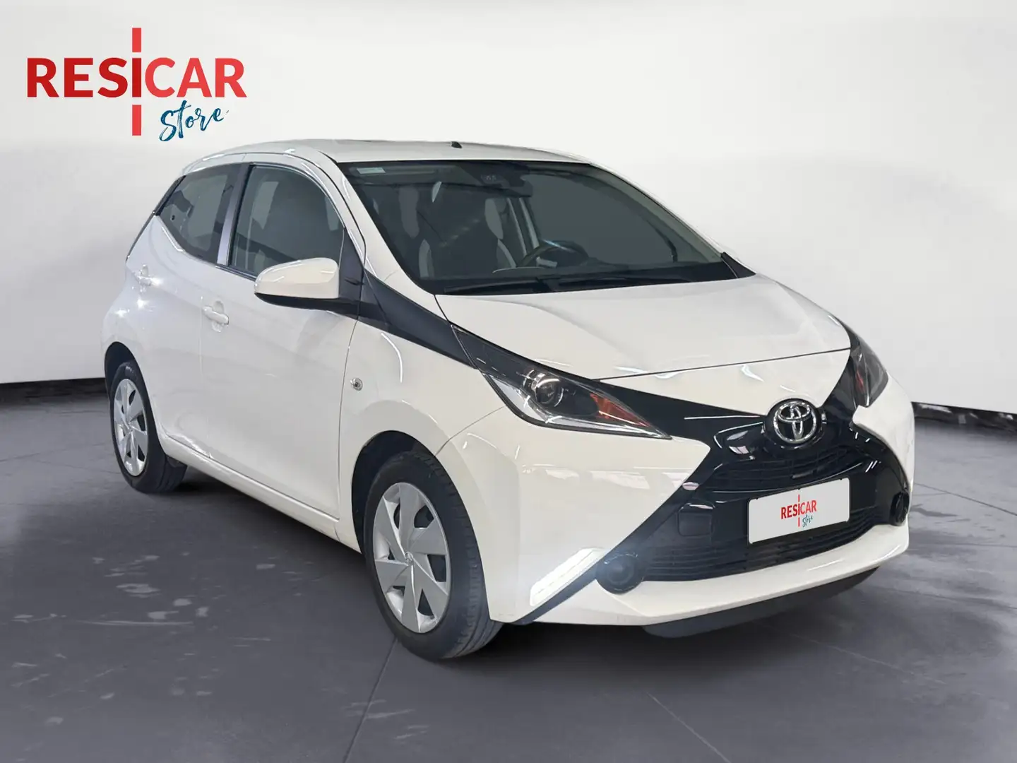 Toyota Aygo 5 Porte 1.0 VVT-i x-cool Bianco - 1