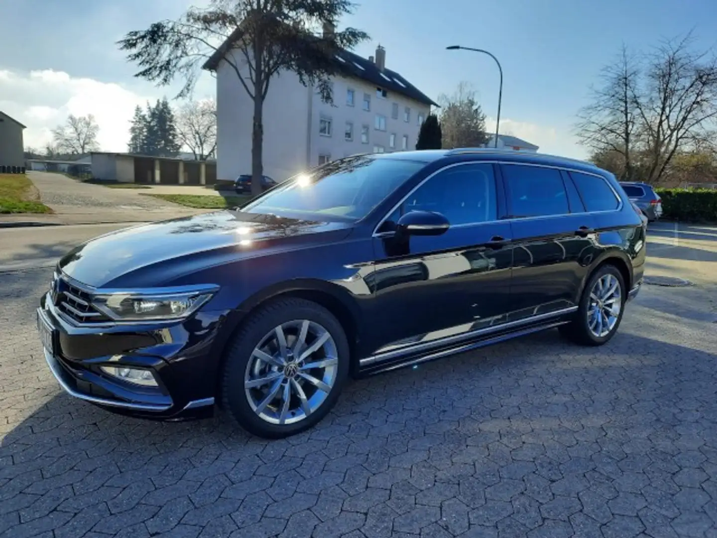 Volkswagen Passat Variant Elegance 4Motion R-Line Navi AHK Klima Navi Noir - 2
