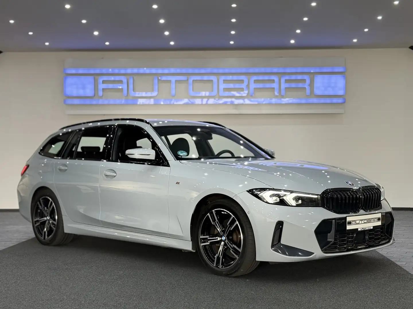 BMW 320 d xDrive M-SPORT*DRIVING*AERO*ACC*WIDESCR*RFK Grau - 2