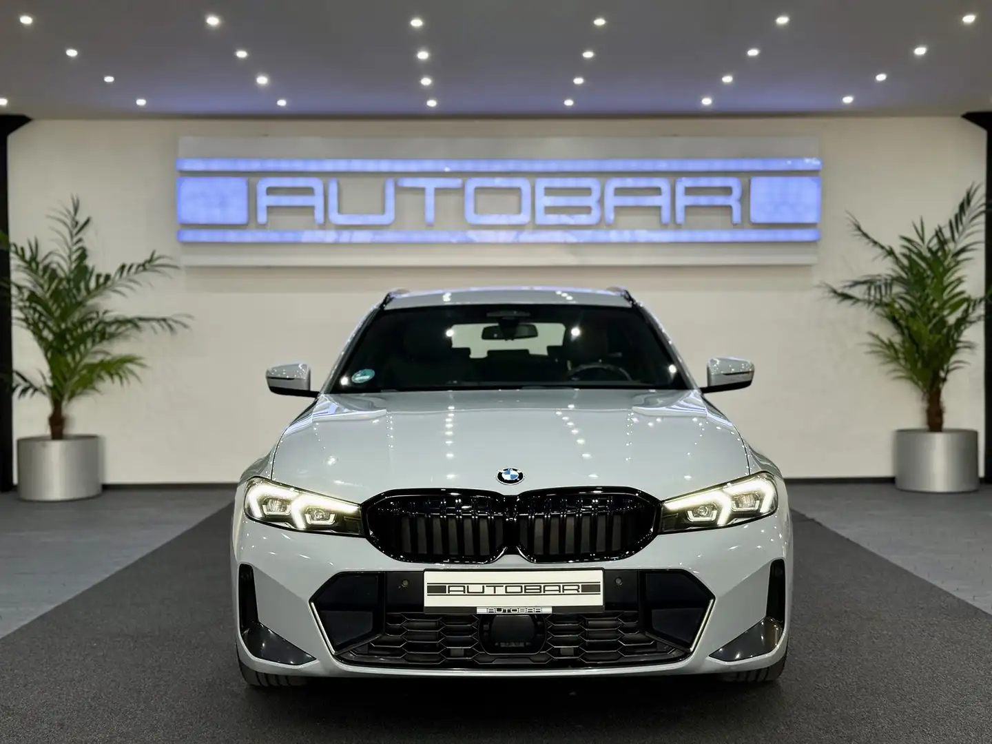 BMW 320 d xDrive M-SPORT*DRIVING*AERO*ACC*WIDESCR*RFK Grau - 1