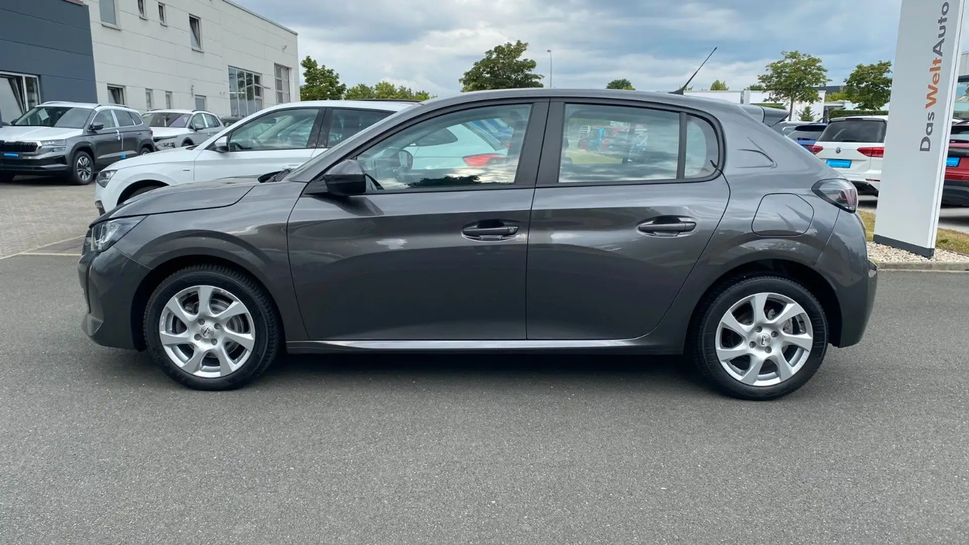 Peugeot 208 1.2l 180° KAMERA, KLIMA, SHZ, LED Grau - 2