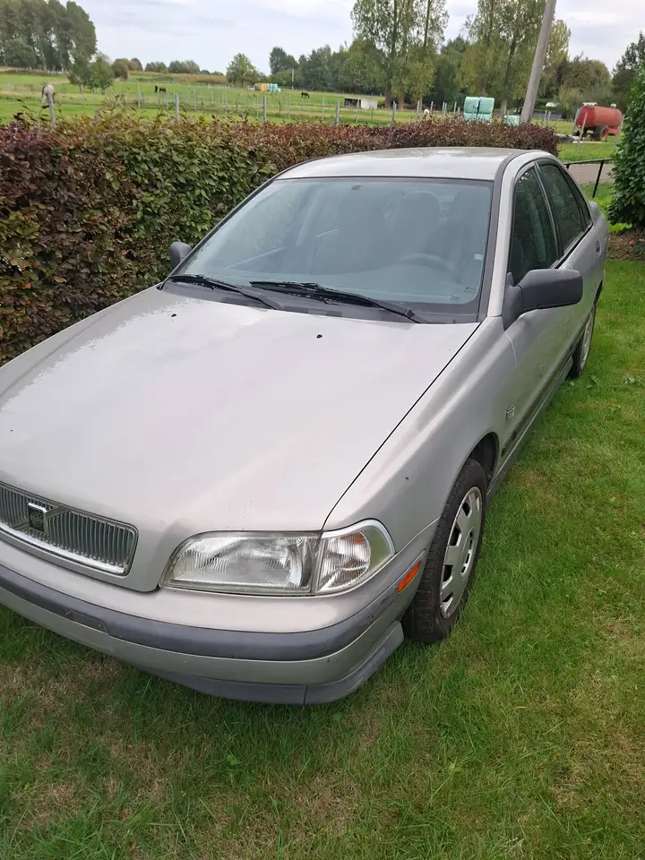 Volvo S40 1.9 Turbo, foto 2