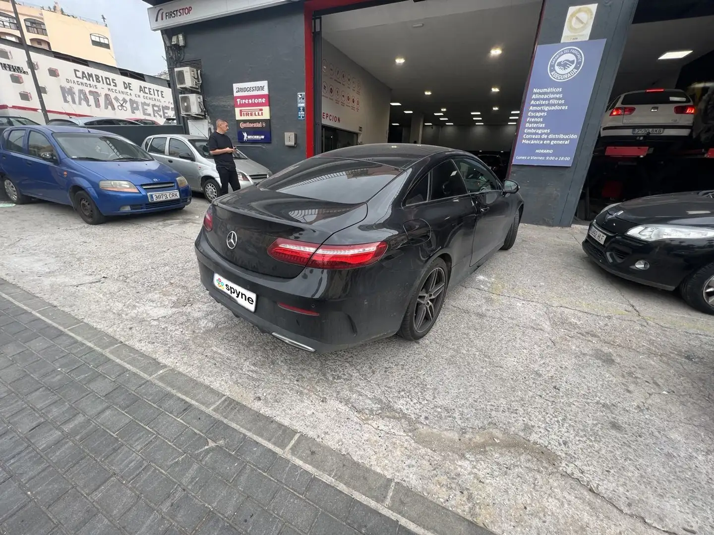 Mercedes-Benz E 220 E Coupé 220d 4Matic 9G-Tronic Negro - 2