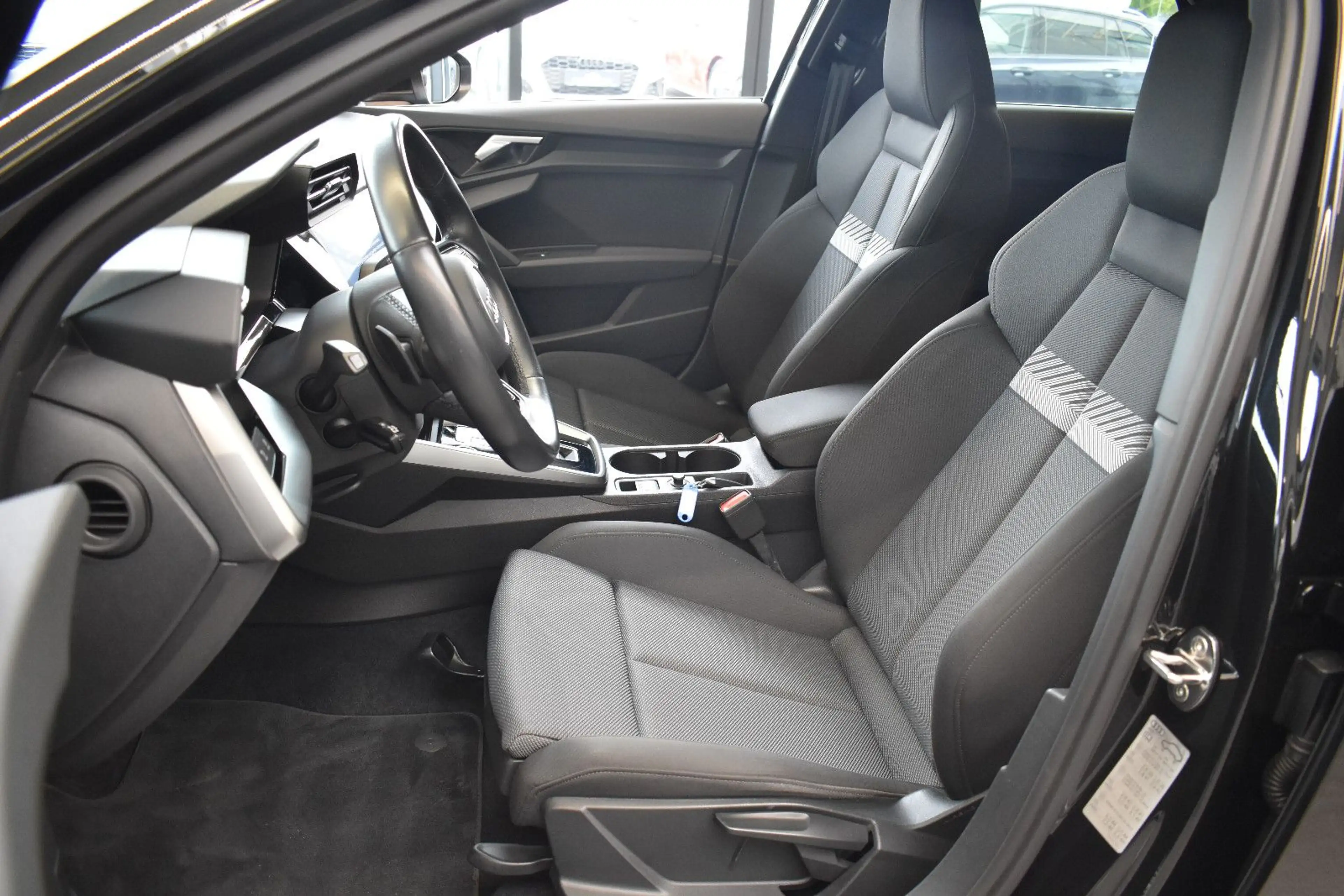 Audi A3 Sportback 40TFSIe S-tronic LED~VirtualC~AHK — photo 8