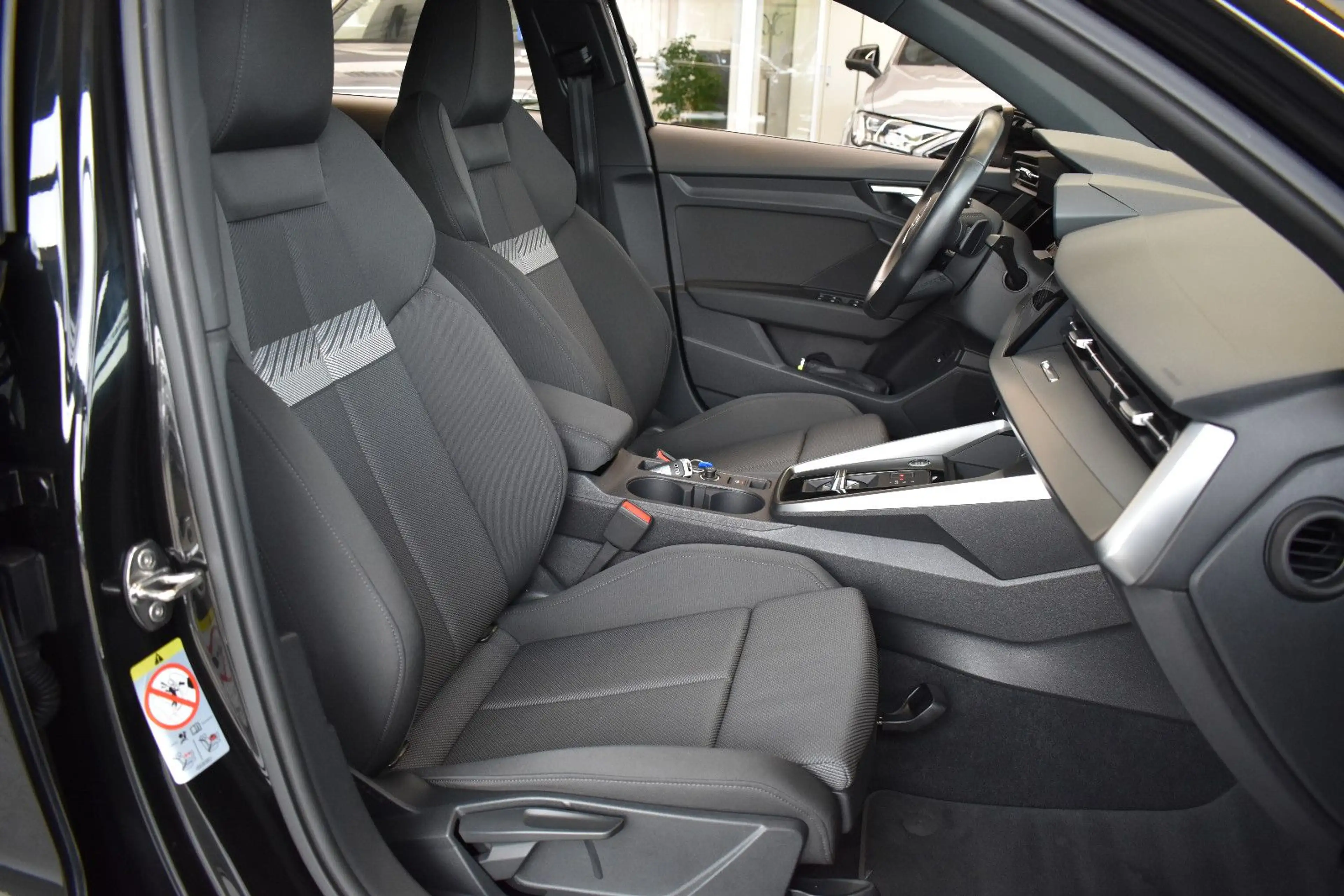 Audi A3 Sportback 40TFSIe S-tronic LED~VirtualC~AHK — photo 9