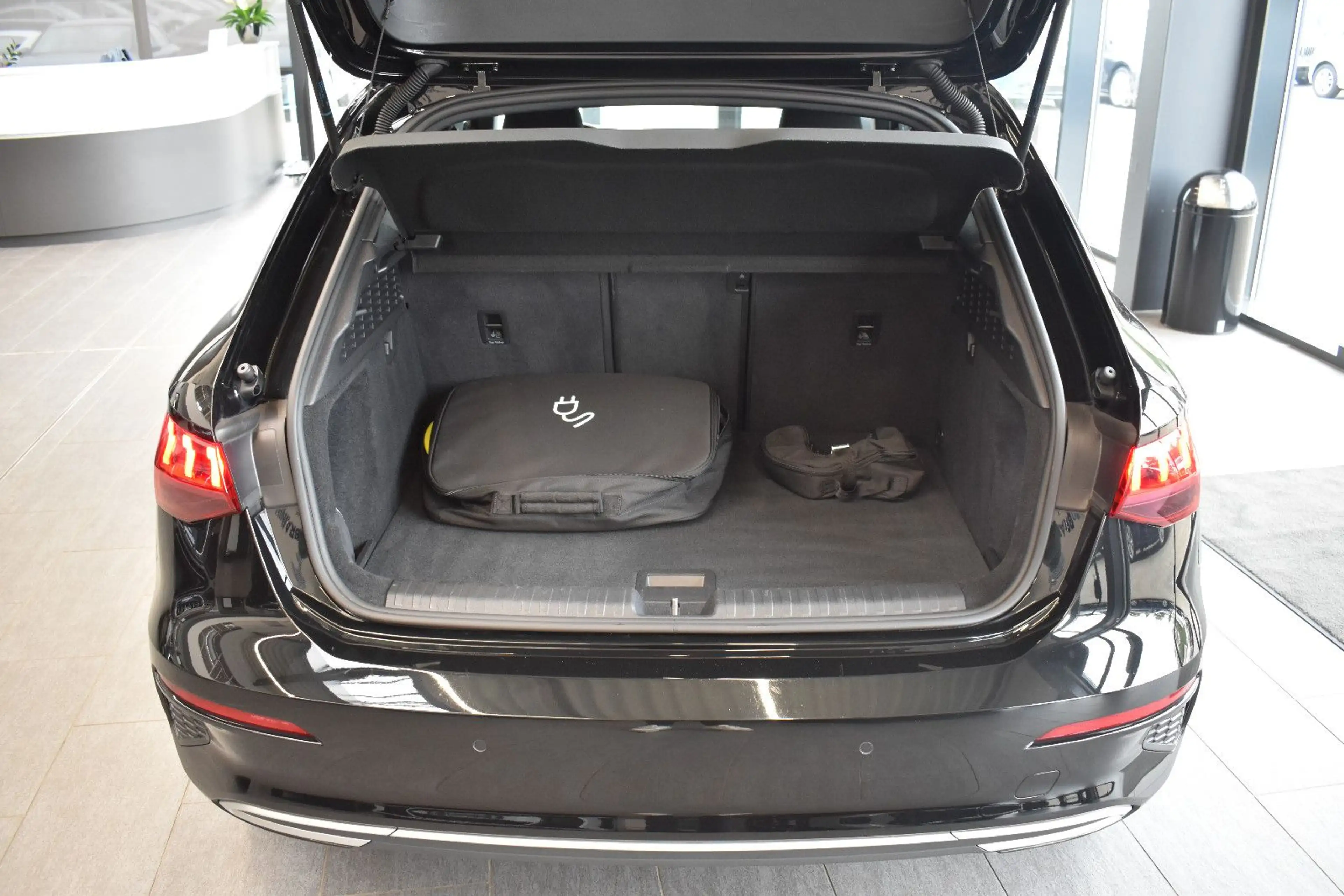 Audi A3 Sportback 40TFSIe S-tronic LED~VirtualC~AHK — photo 12