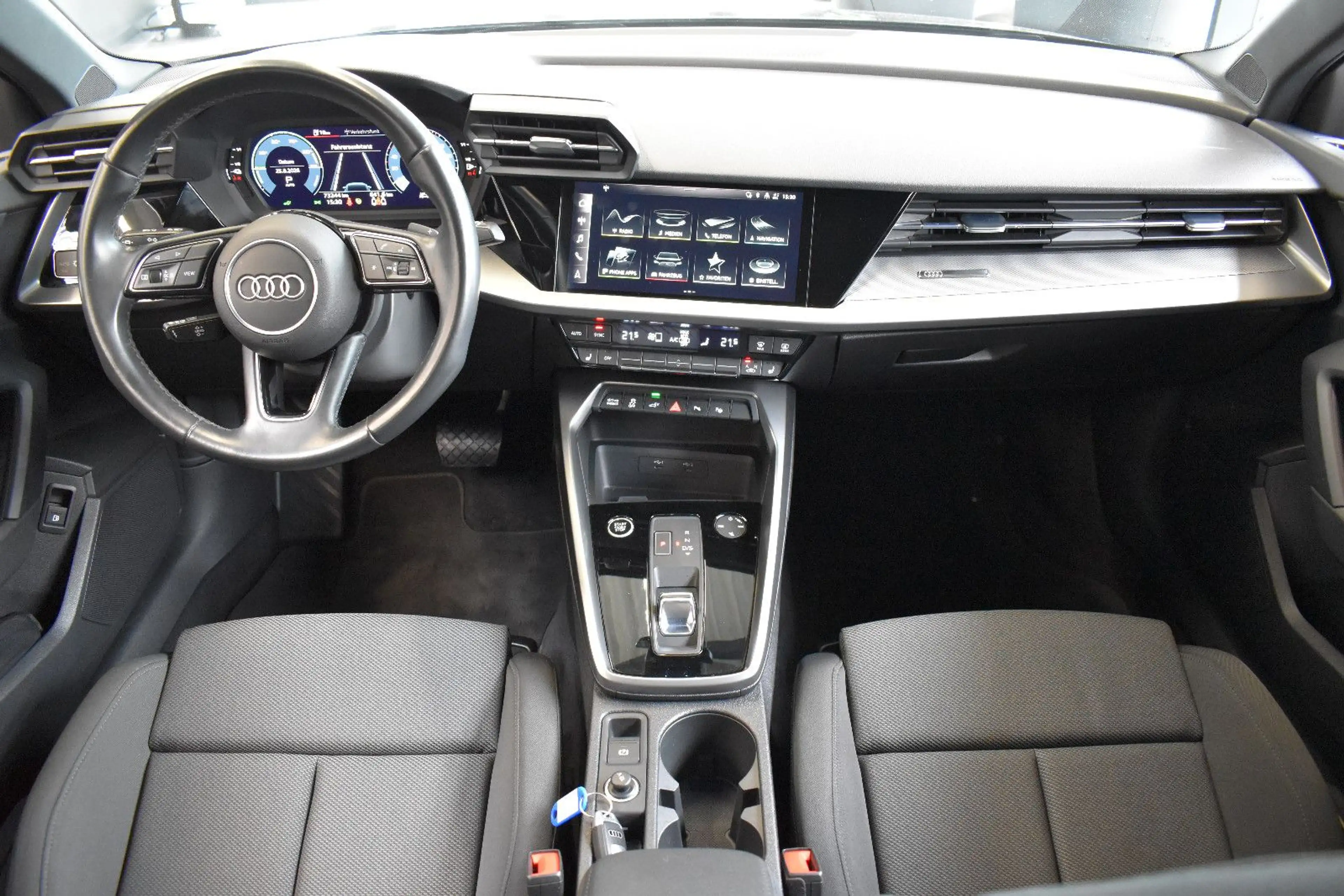 Audi A3 Sportback 40TFSIe S-tronic LED~VirtualC~AHK — photo 3