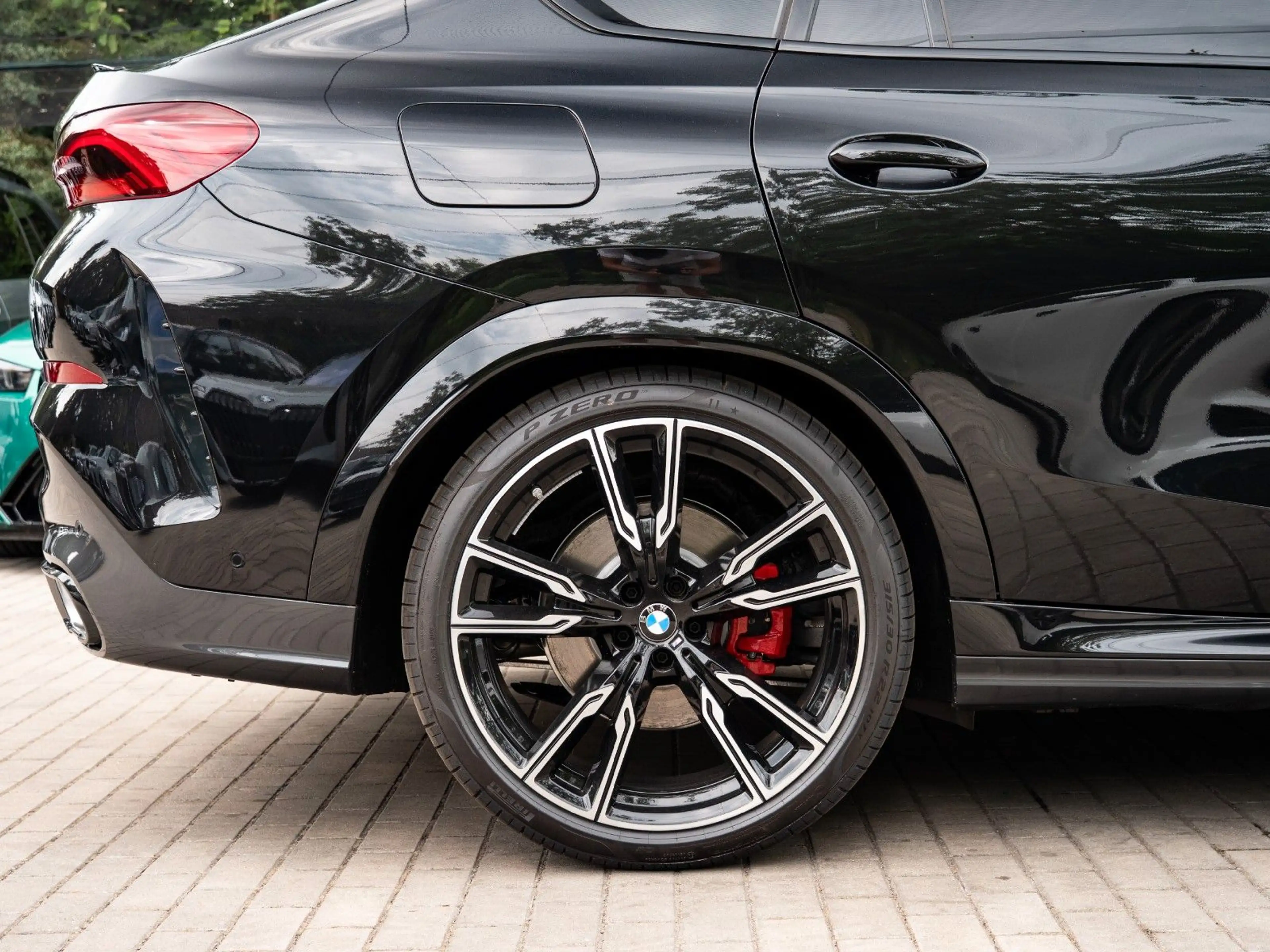 BMW X6 40d M SPORT.LUFTFE.PANO.HUD.360°AHK.H/K.22" — photo 13