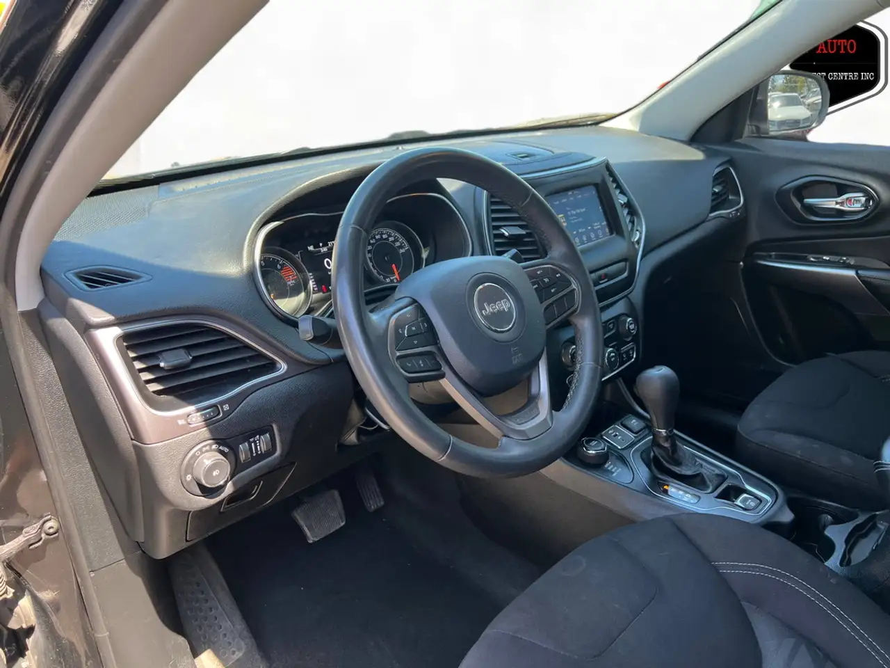 Jeep Cherokee снимка Jeep Cherokee