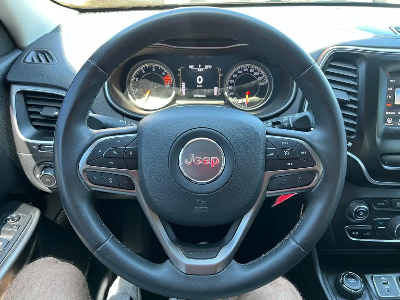 Jeep Cherokee снимка Jeep Cherokee