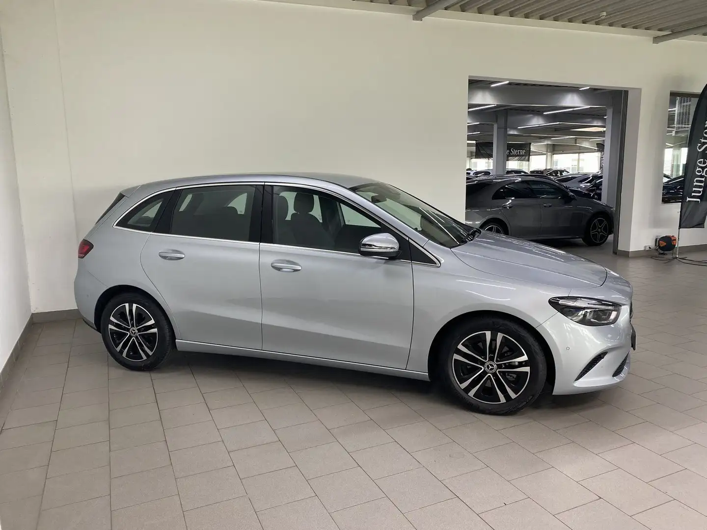 Mercedes-Benz B 200 d PROGRESSIVE+MULTIBEAM LED+NAV+KAM+LENKHZ Silber - 2