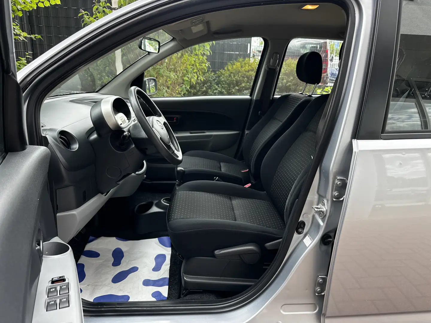 Daihatsu Sirion 1.0 CooLine Silber - 2