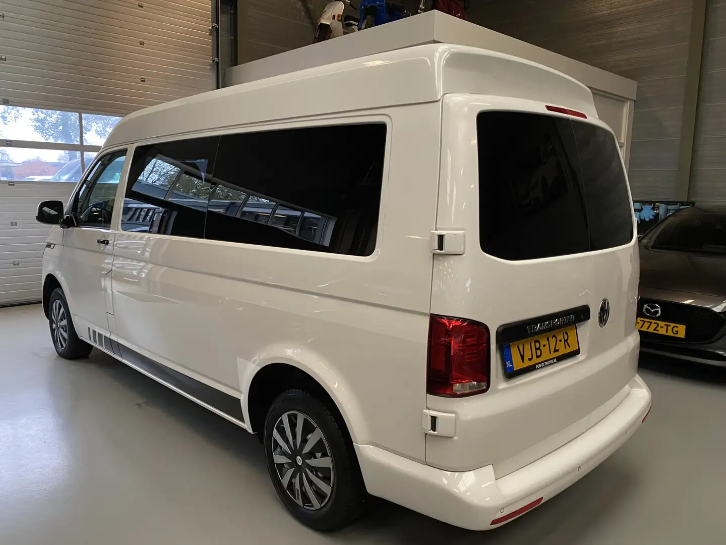 Volkswagen T6.1 Transporter 2.0 TDI L2H1 28 DC, Airco, Cruise, Applecarplay, B Wit - 2