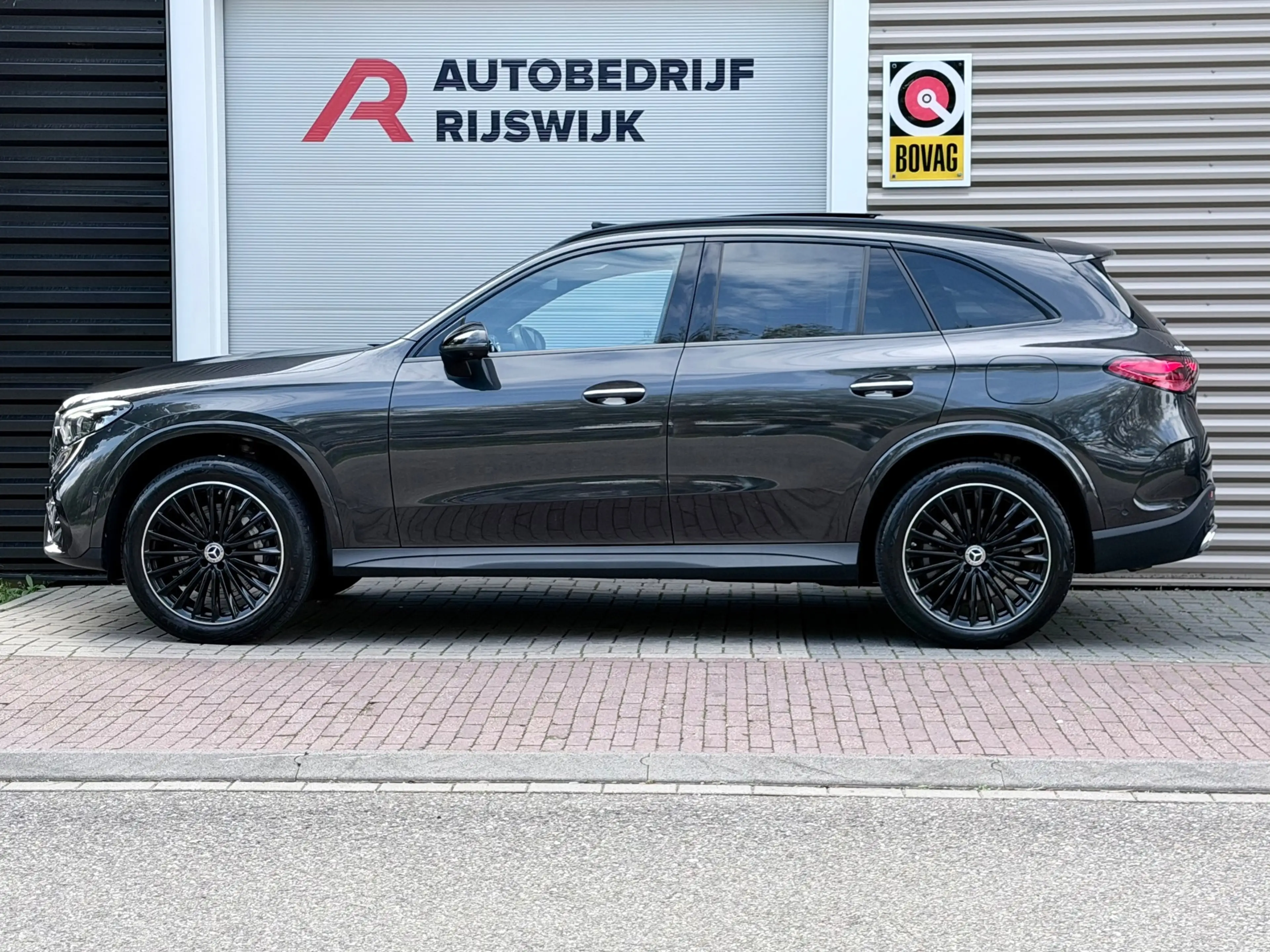 Mercedes-Benz GLC 400 400e 4MATIC AMG Pano/Memory/Burmester — photo 2