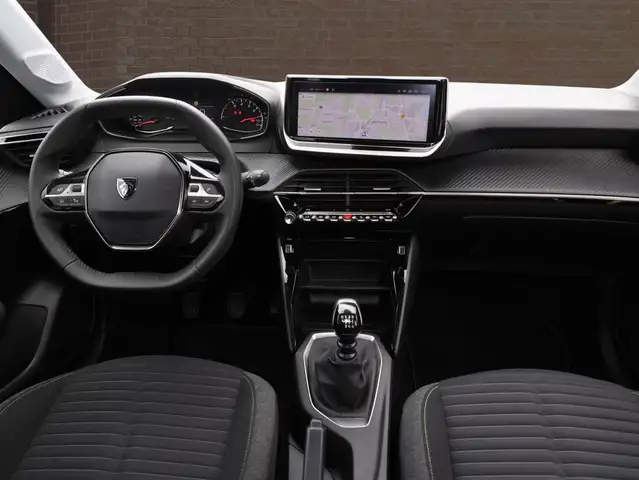 Peugeot 208 view 11