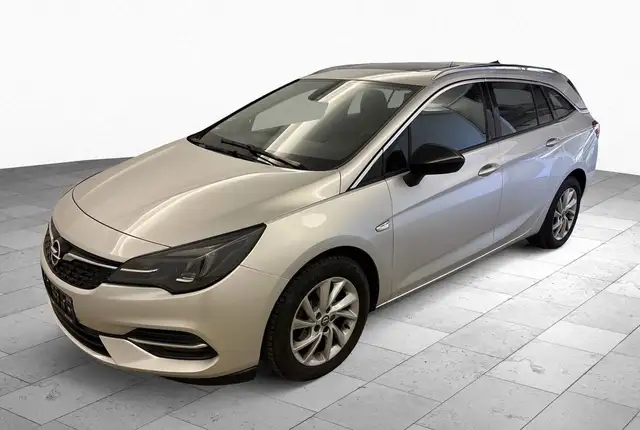 Opel Astra view 3